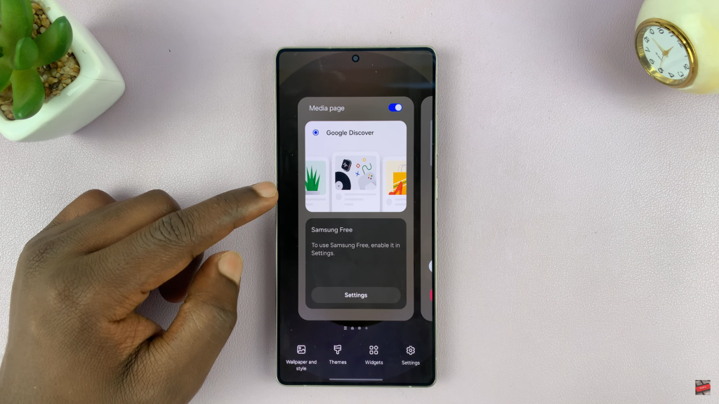 How To Enable / Disable Google Feed Discover On Samsung Galaxy S25 / S25 Ultra