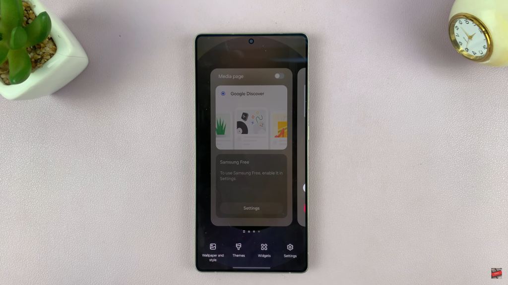 How To Enable / Disable Google Feed Discover On Samsung Galaxy S25 / S25 Ultra