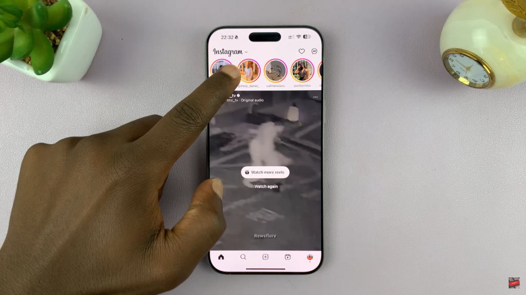 How To Add Black Background To Instagram Story