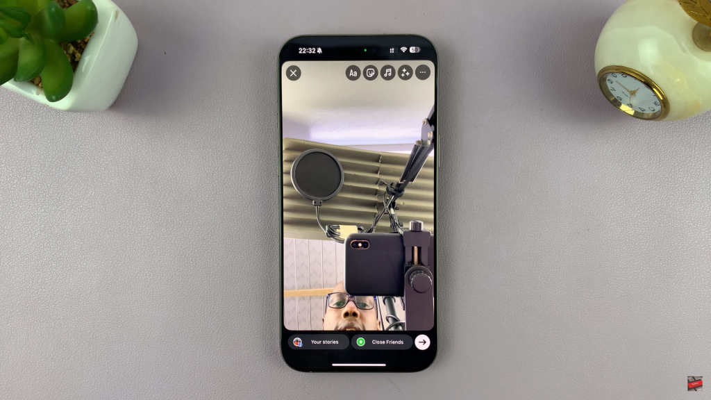 How To Add Black Background To Instagram Story