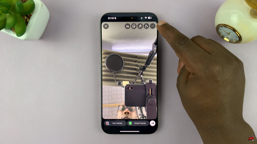 How To Add Black Background To Instagram Story