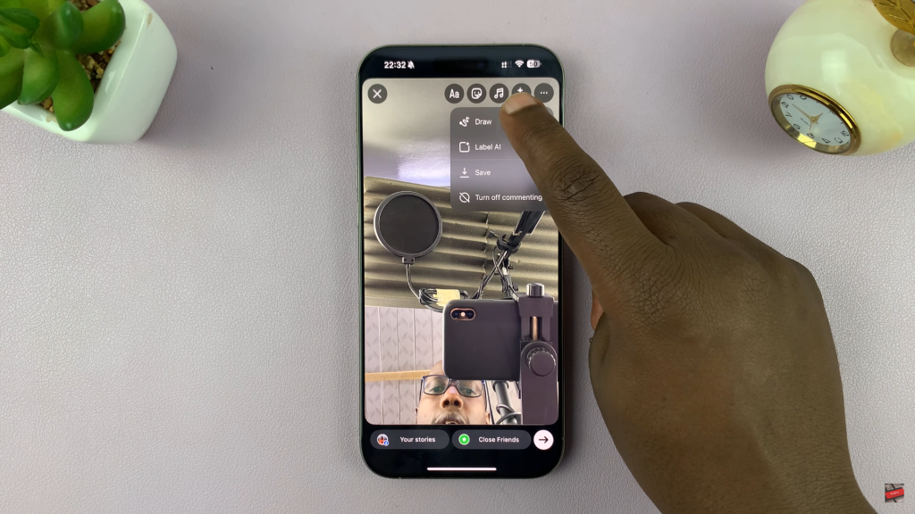 How To Add Black Background To Instagram Story