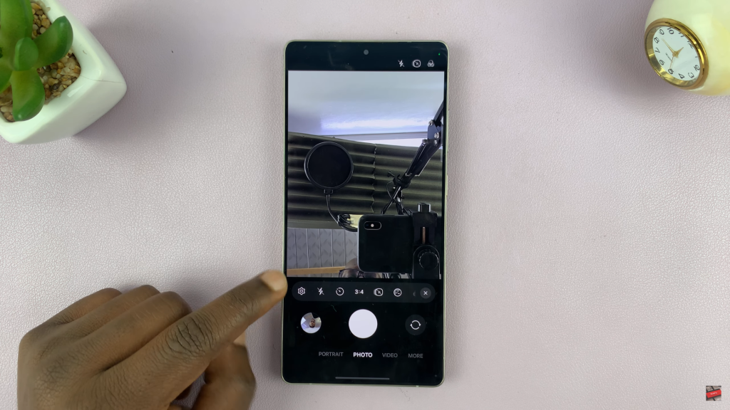How To Enable Floating Camera Shutter Button On Samsung Galaxy S25 / S25 Ultra