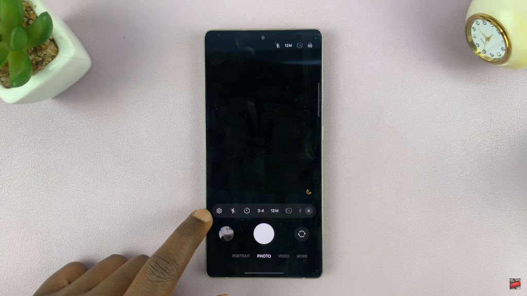 How To Take Selfies With Palm Gesture On Samsung Galaxy S25 / S25 Ultra