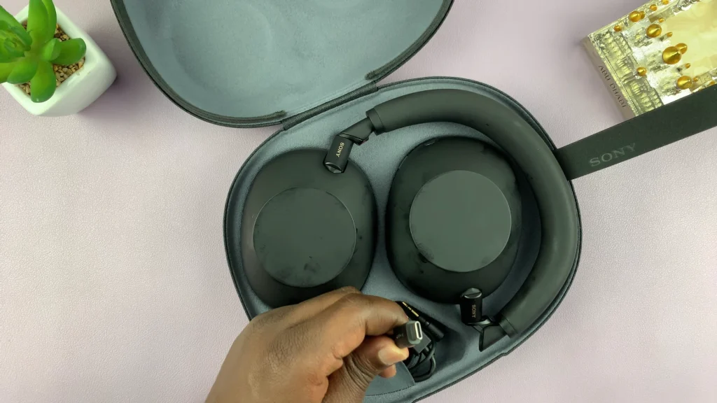 How To Store Sony WH 1000XM6 Headphones In Case